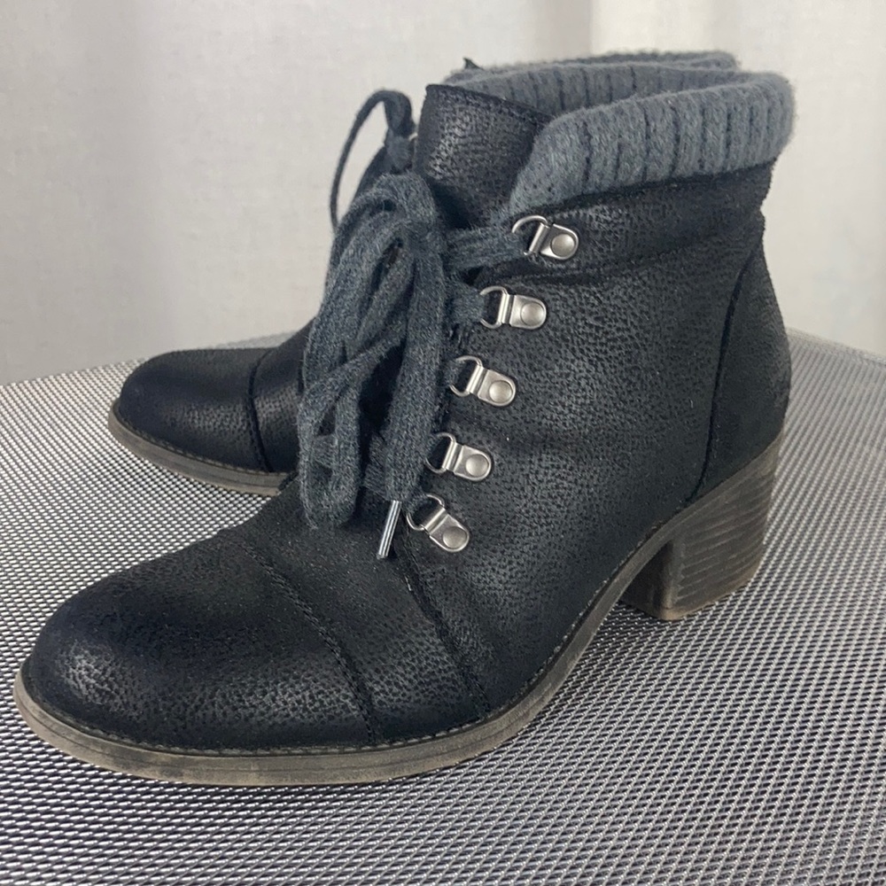 Billabong Black Booties Lined size 8